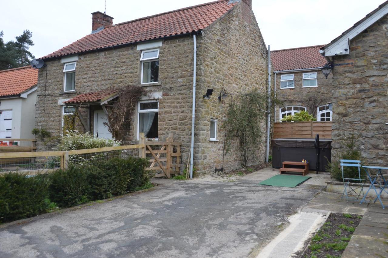 Middlehead Cottages Pickering Exteriör bild